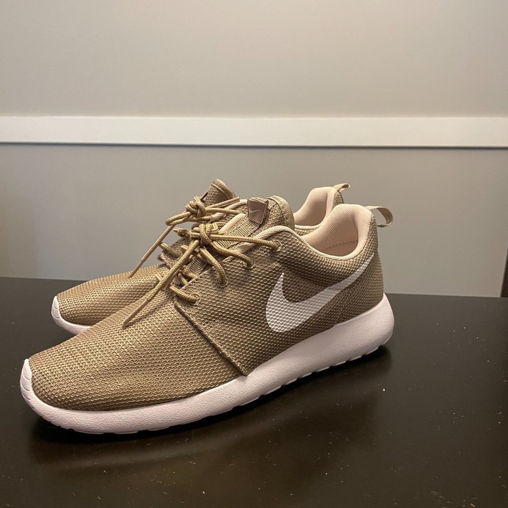 Men's Nike Roshe, Gold, Size 7.5